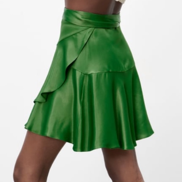 Zara Dresses & Skirts - Short Zara green wrap skirt